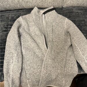Lululemon men’s small gray sojourn fleece zip up (good condition)